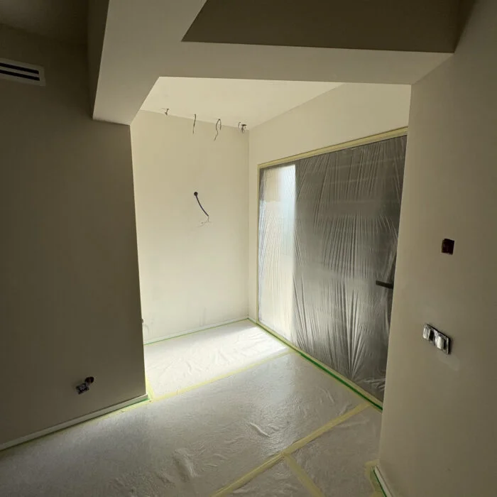 Mur intérieur fraîchement peint