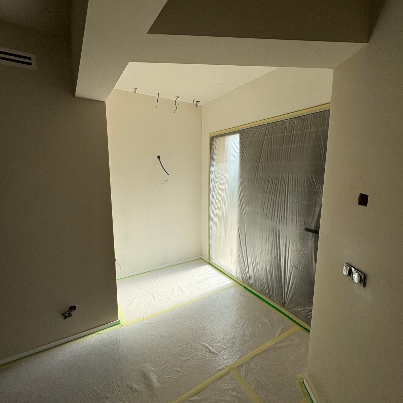 Mur intérieur fraîchement peint